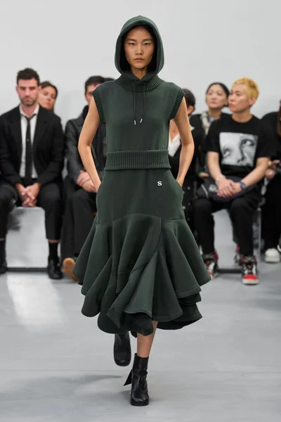 Look 16